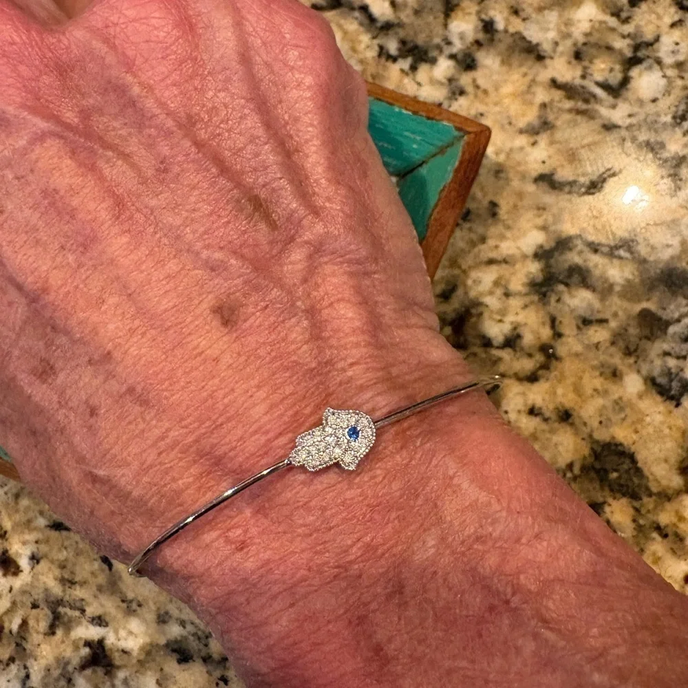 ▪️Elegant Hamsa Bracelet
